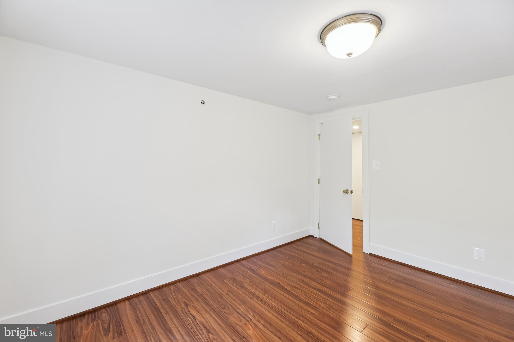 ROSSLYN - Residential Lease