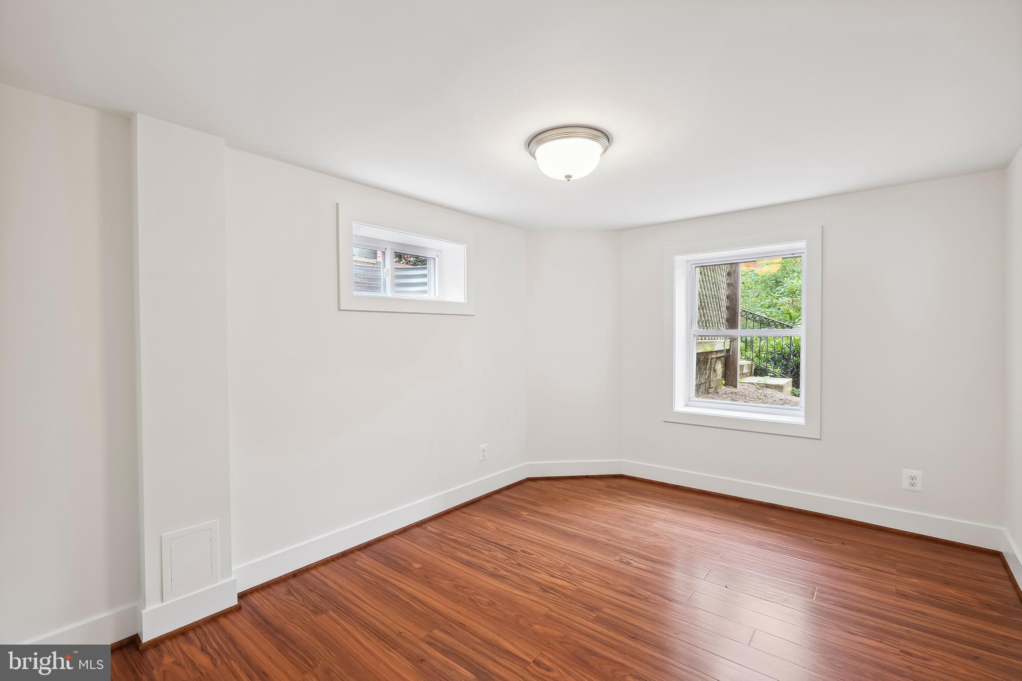 ROSSLYN - Residential Lease