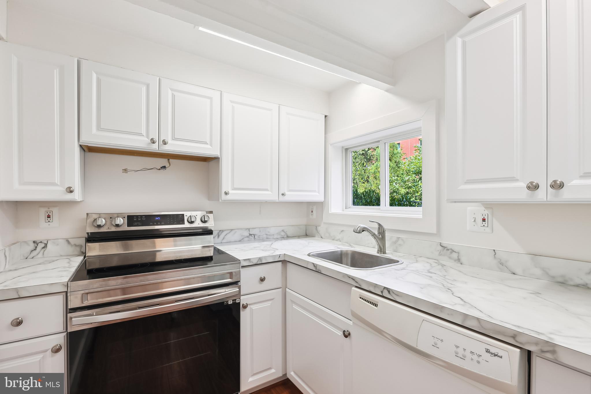 ROSSLYN - Residential Lease