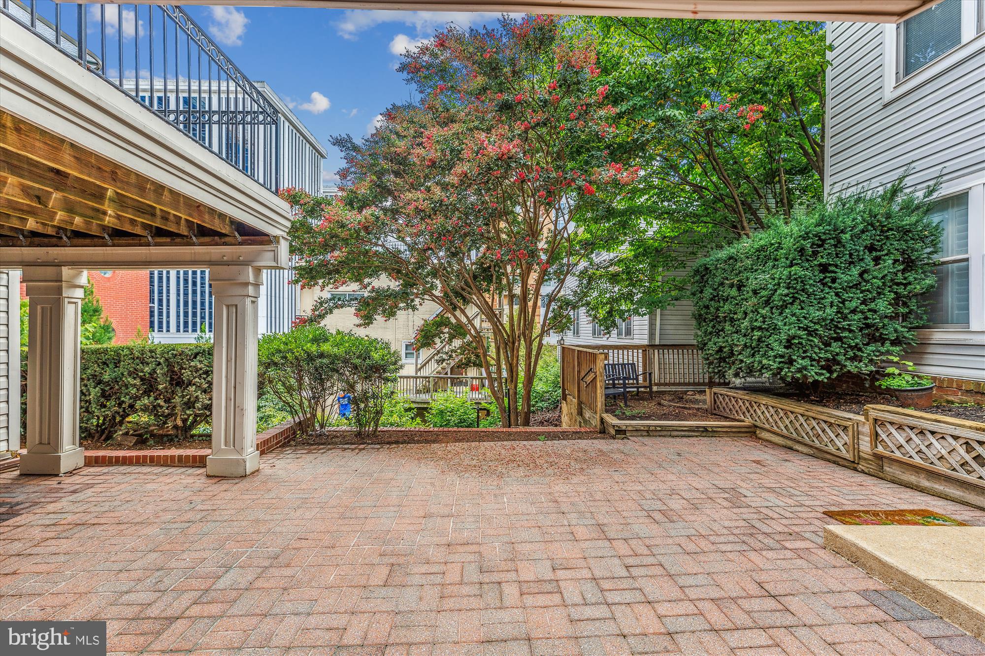 ROSSLYN - Residential Lease