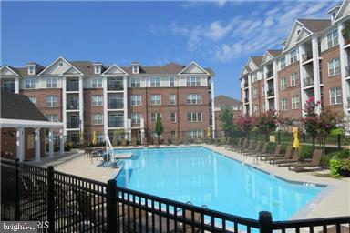 COBBLESTONE SQUARE - Residential