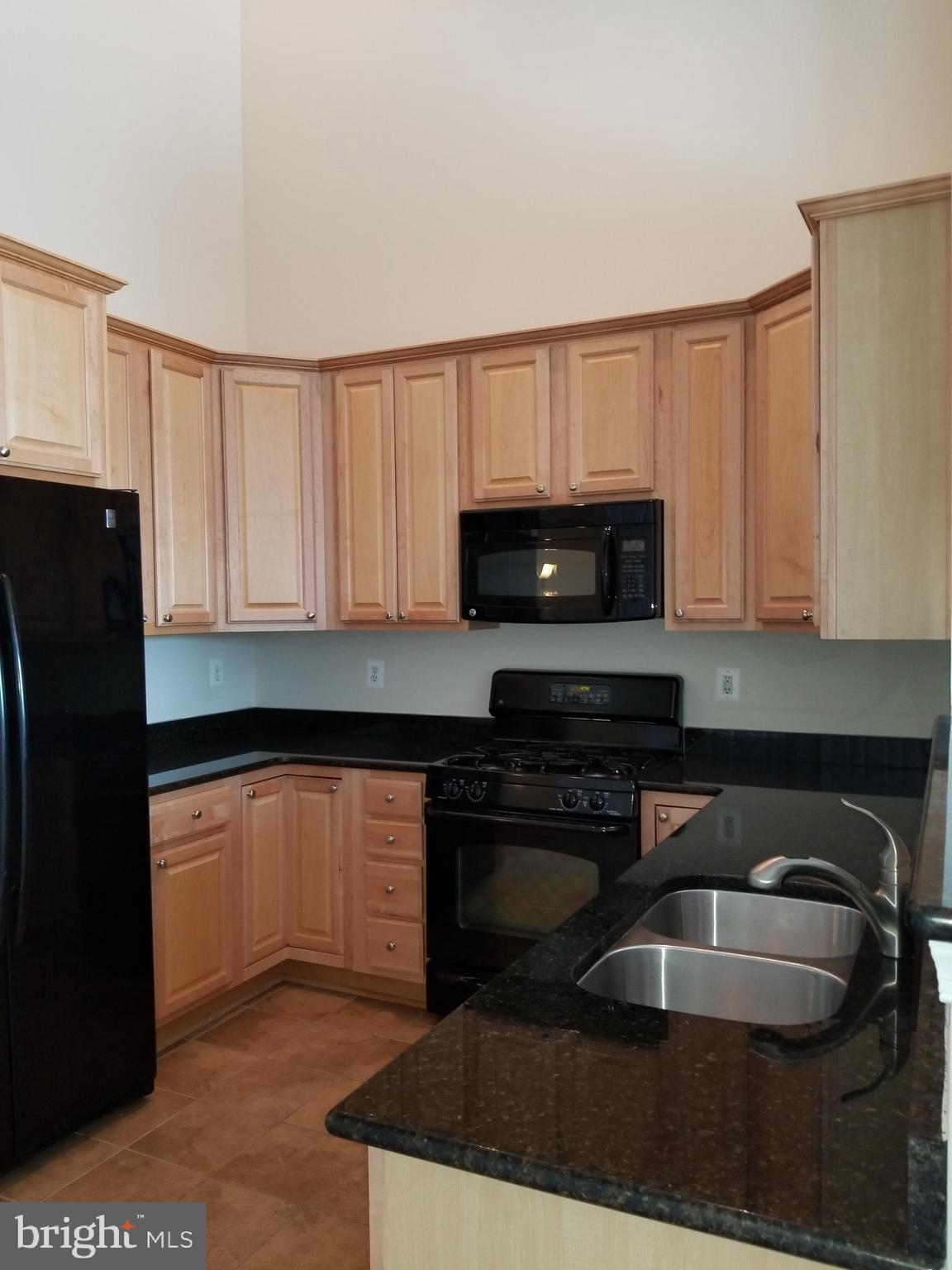 COBBLESTONE SQUARE - Residential