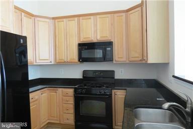 COBBLESTONE SQUARE - Residential