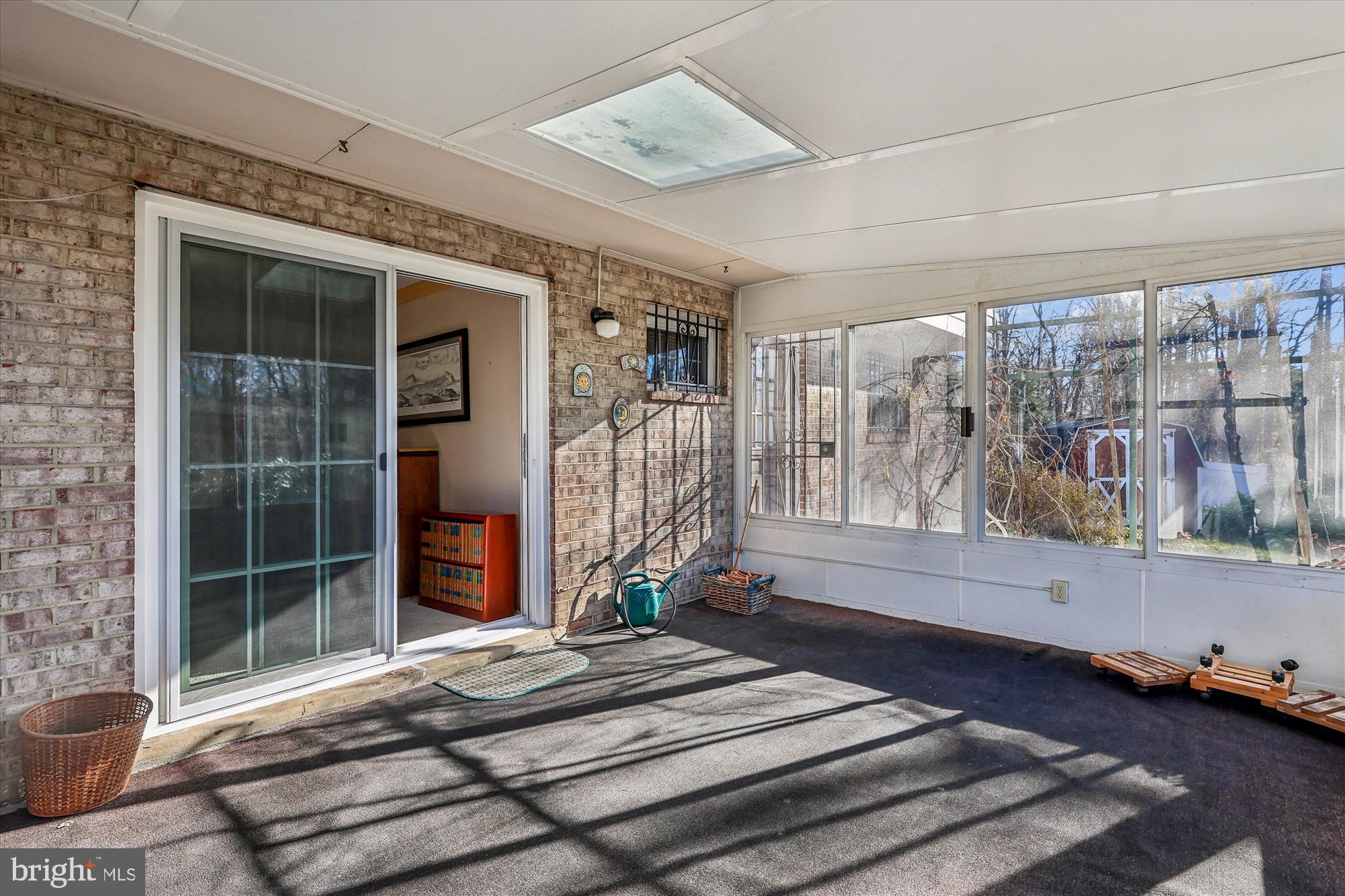 STONEYBROOKE - Residential