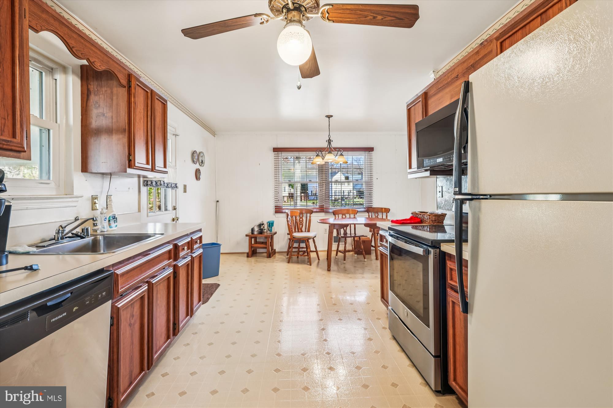 STONEYBROOKE - Residential