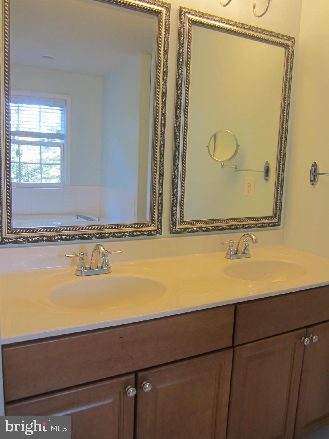 BROOKS CLUSTER - Residential Lease