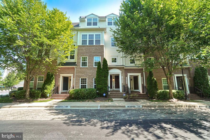 Highest and best offers due by 4pm on Sunday, July 16th. This spacious upper 2 level condo townhouse is the perfect place to call home! From the moment you walk in, you'll be greeted by tons of light and brand new paint and carpet. The kitchen features stainless steel appliances, gas range, and an open concept that flows right into the family room. Step outside onto your private deck off of the kitchen for even more outdoor living space. You'll love the large primary suite with tons of closet space, plus a one car attached garage for extra storage or parking!
The community amenities are truly second to none! Enjoy a dip in the beautiful pool on hot summer days, take a stroll along walking trails, or explore the playgrounds. With its great commuting location it's easy to get anywhere you need to go quickly and easily! Don't miss this amazing opportunity—call today for your private showing!