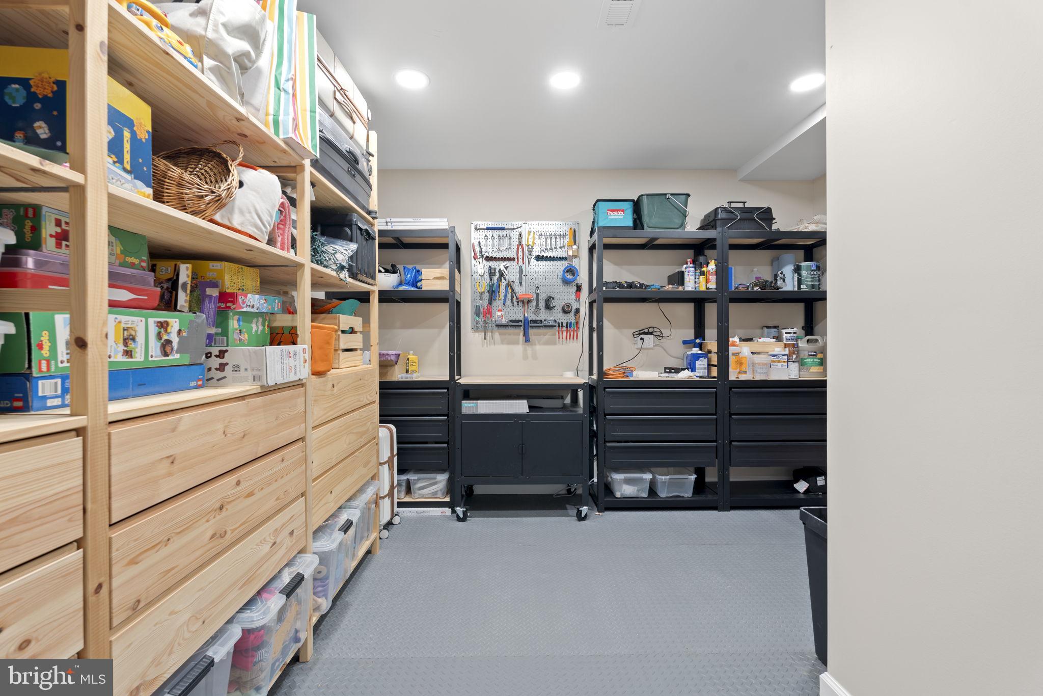 BELMONT BAY - Residential Lease