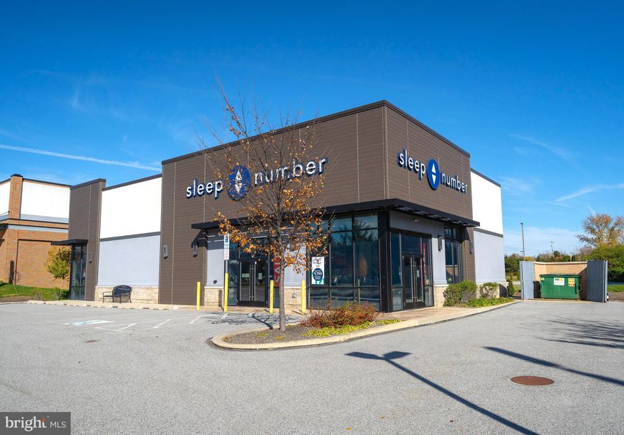 9+-Year Term Remaining – NNN lease with minimal
landlord responsibilities
• Corporate Guarantee – Sleep Number is a publicly
traded company with over 600 locations
• New Construction – Completed in 2020
• Strategic Location – Situated at the entrance to the
Exton Mall, adjacent to Whole Foods and Exton
Square Apartments, featuring 331 residential units
• Traffic Count – Over 37,681 vehicles per day (VPD)
• Prime Retail Market – Exton is the second-largest
retail hub in suburban Philadelphia
• Excellent Signage & Visibility – Prominent exposure
on Route 100