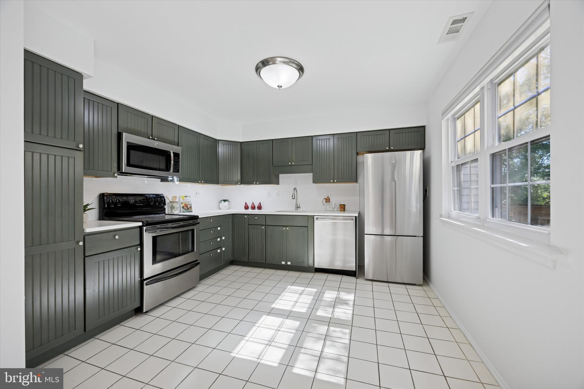 STOTESBURY TWHSE - Residential