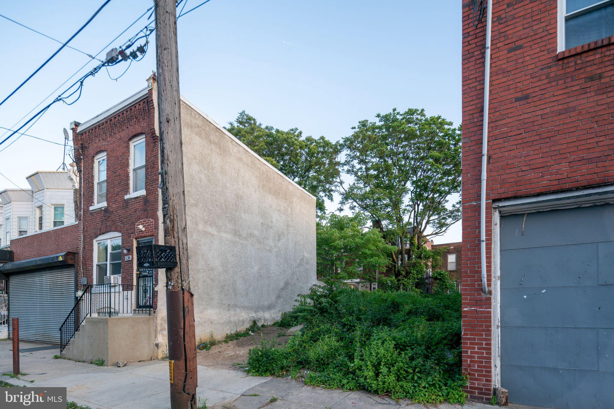 WALNUT HILL - Land