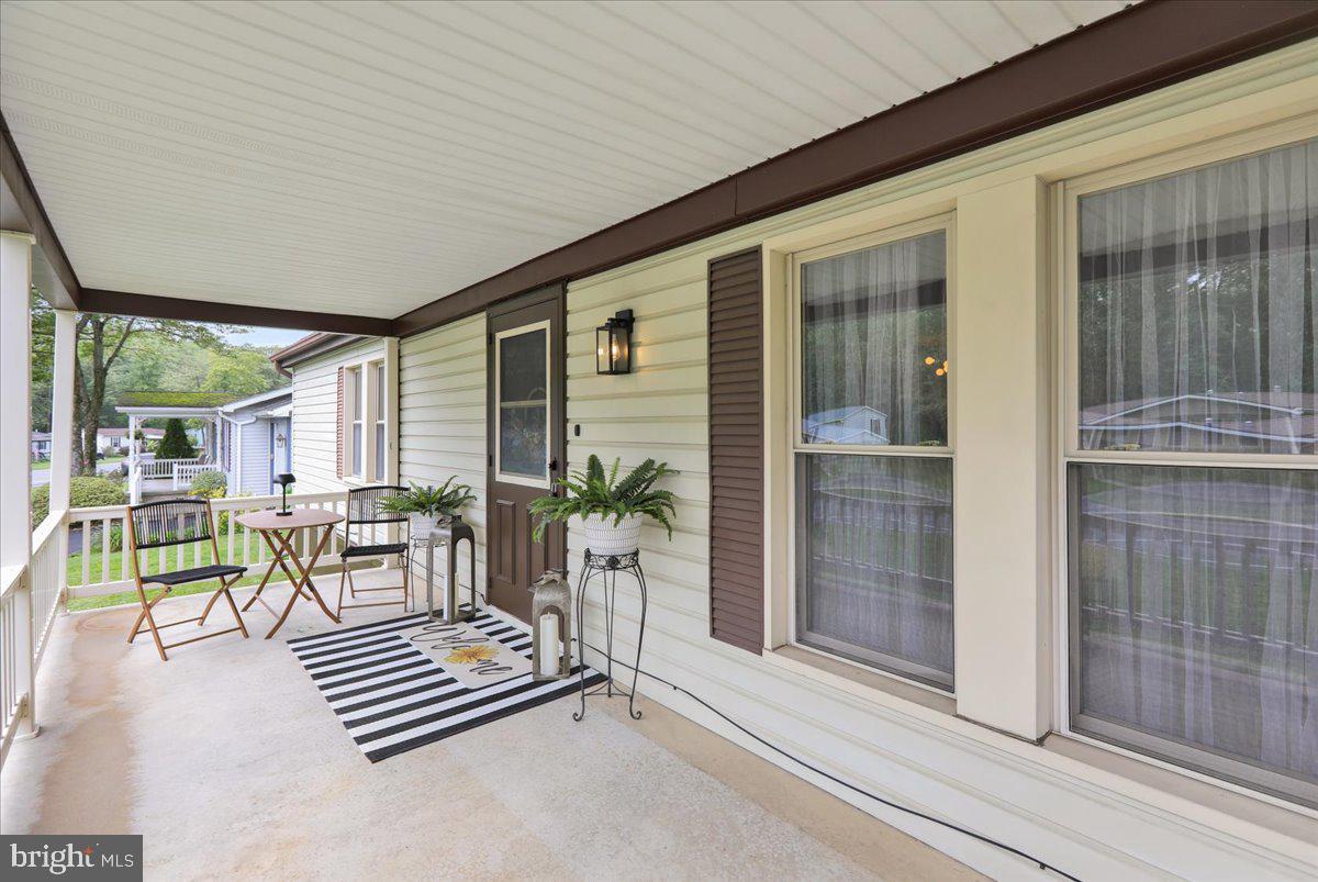 4 MAPLE AVENUE