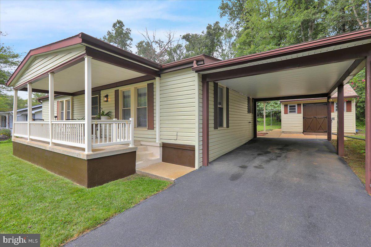 4 MAPLE AVENUE