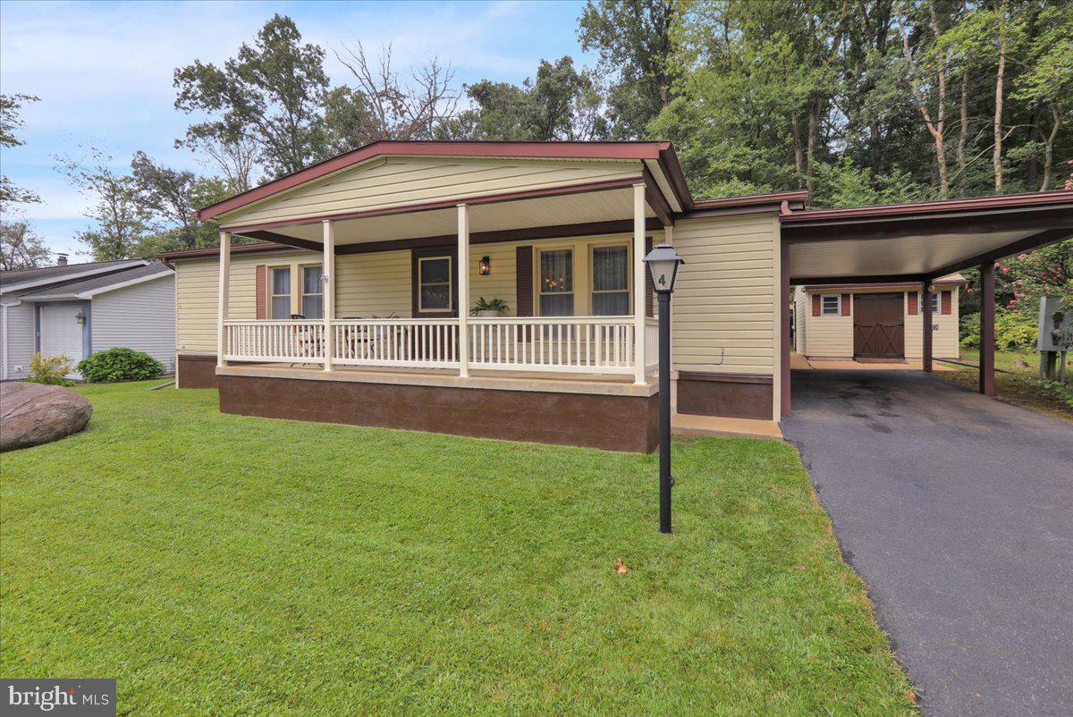 4 MAPLE AVENUE