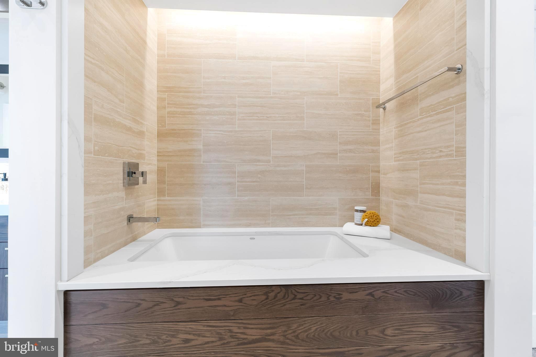 LOGAN SQUARE - Residential Lease