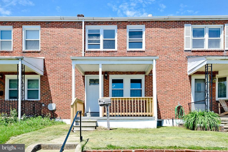 Renovated Stunning Eye Catching Beauty!" All brick 3lvl, 4br, 2Ba w/open floor plan. Hardwood floors, Kitchen w/Granite Counters, Glass Backsplash, Stainless Steel Appliances.. New Doors, New HVAC, New Hot Water Heater, Custom Baths, Moldings, Recess Lighting, & Ceiling Fans....FFB w/rec room and bedroom. Paved 2car off street parking.  Must SEE!!