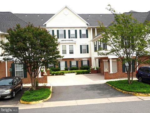 25340 LAKE MIST SQUARE 204 CHANTILLY VA 20152