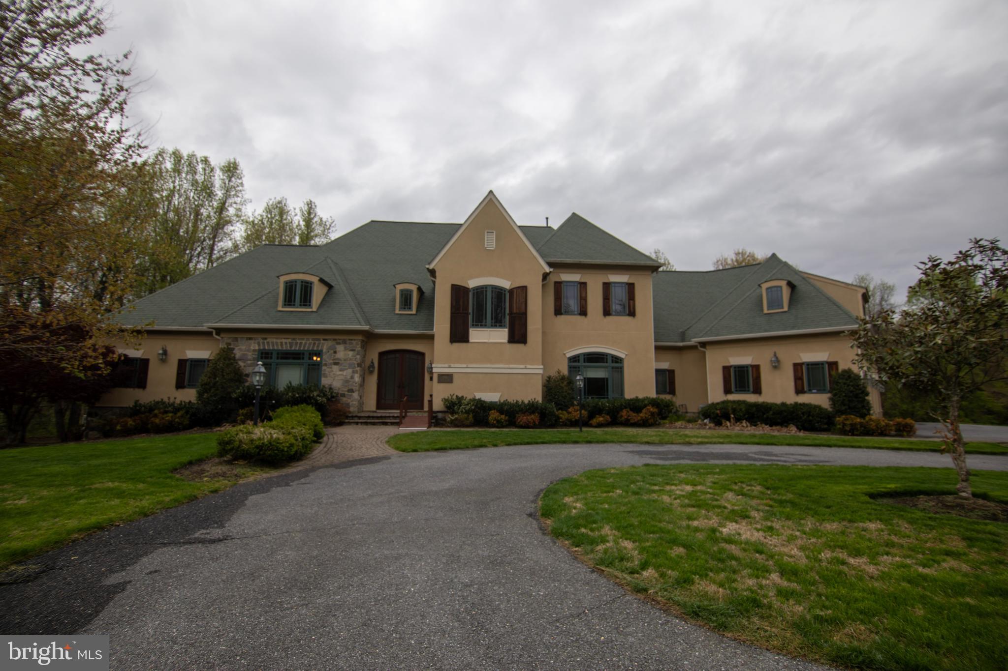 2916 WESTBROOK LANE