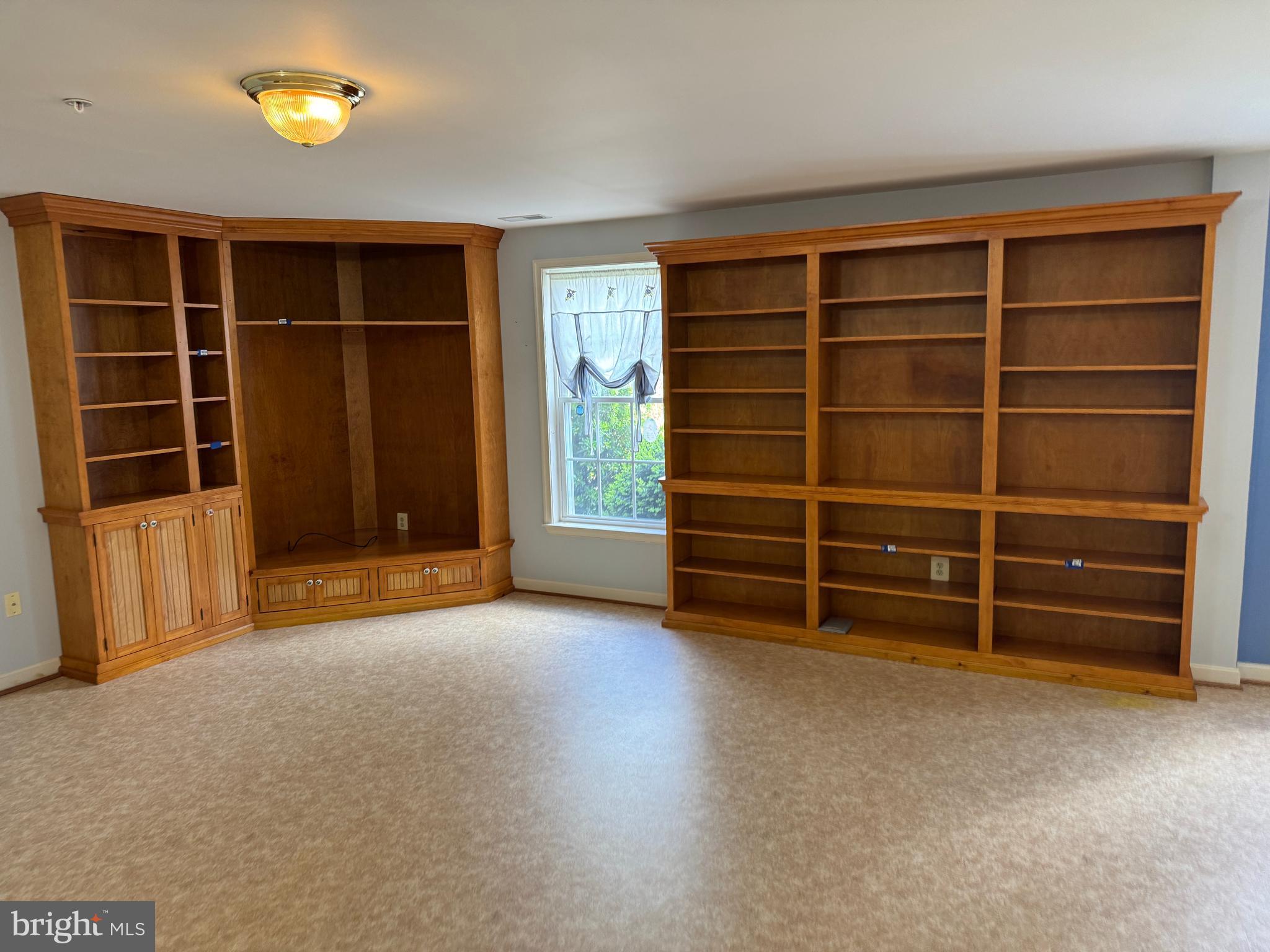 MOUNTAIN SHADOWS - Residential