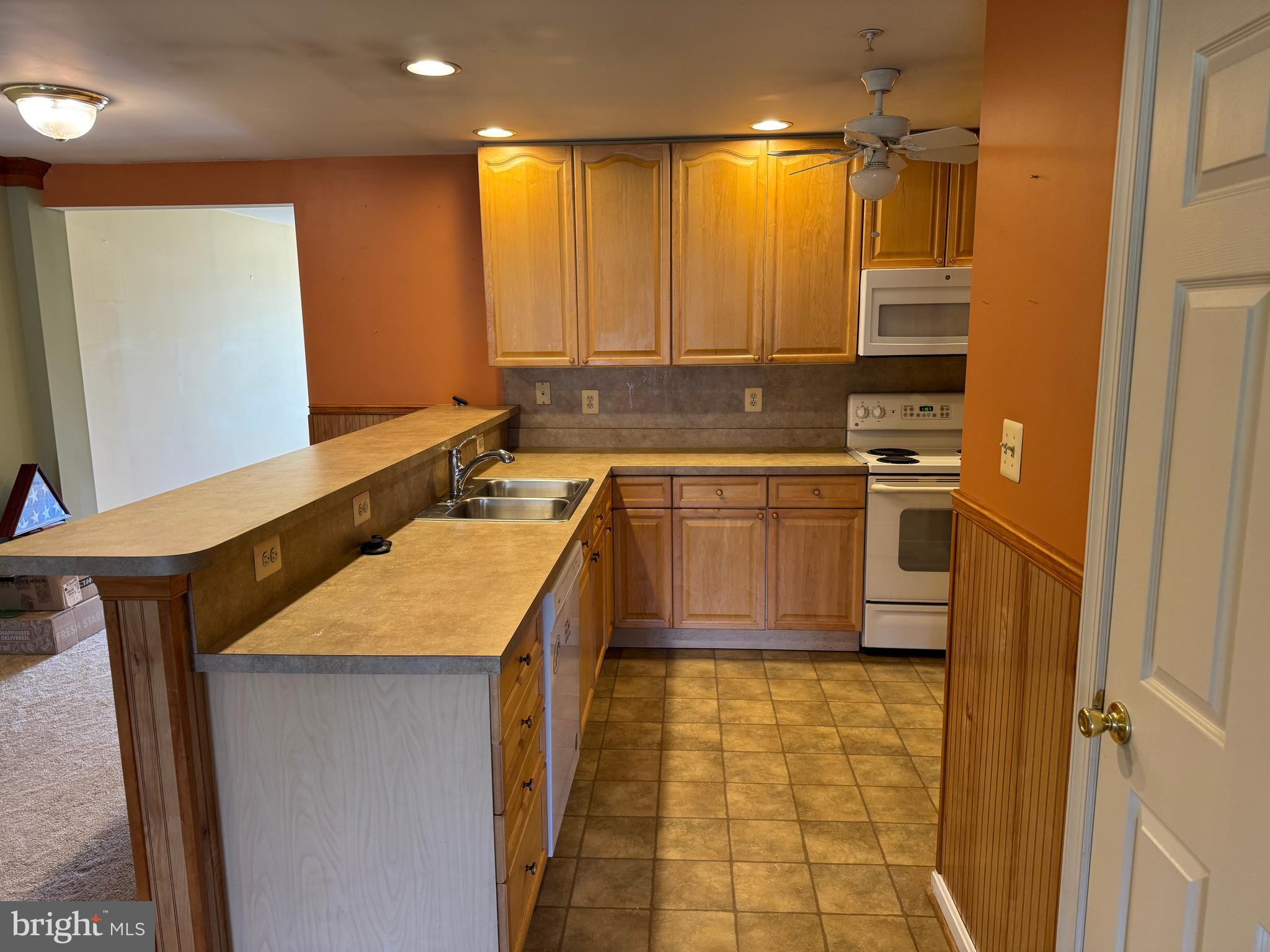 MOUNTAIN SHADOWS - Residential