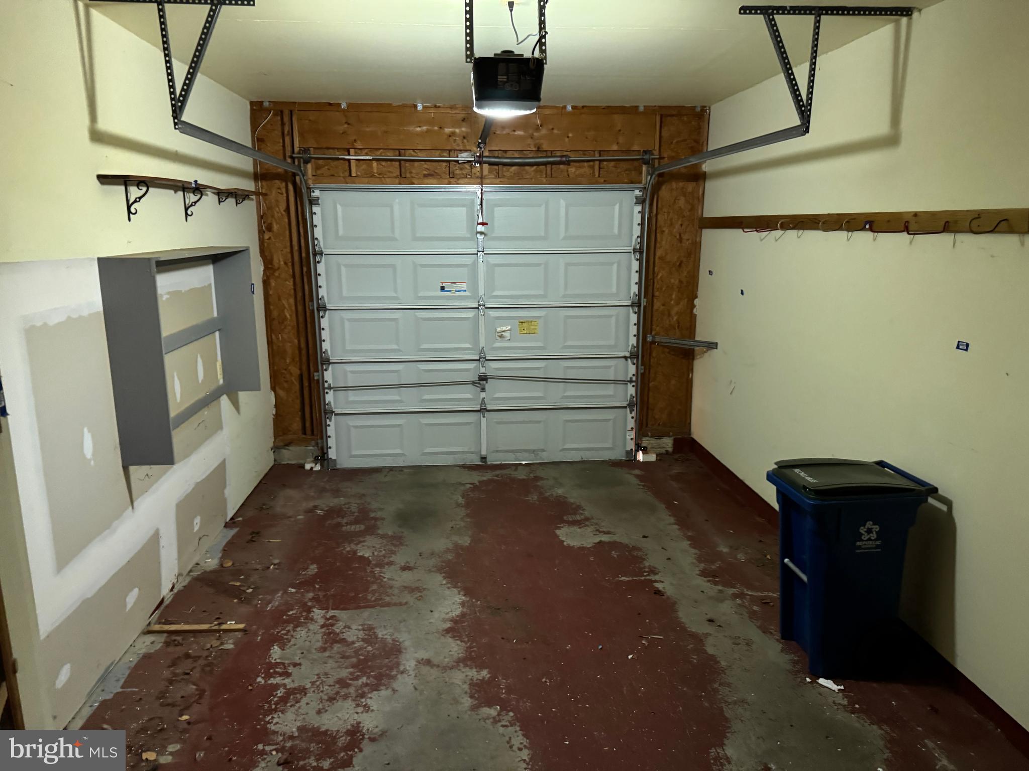 MOUNTAIN SHADOWS - Residential