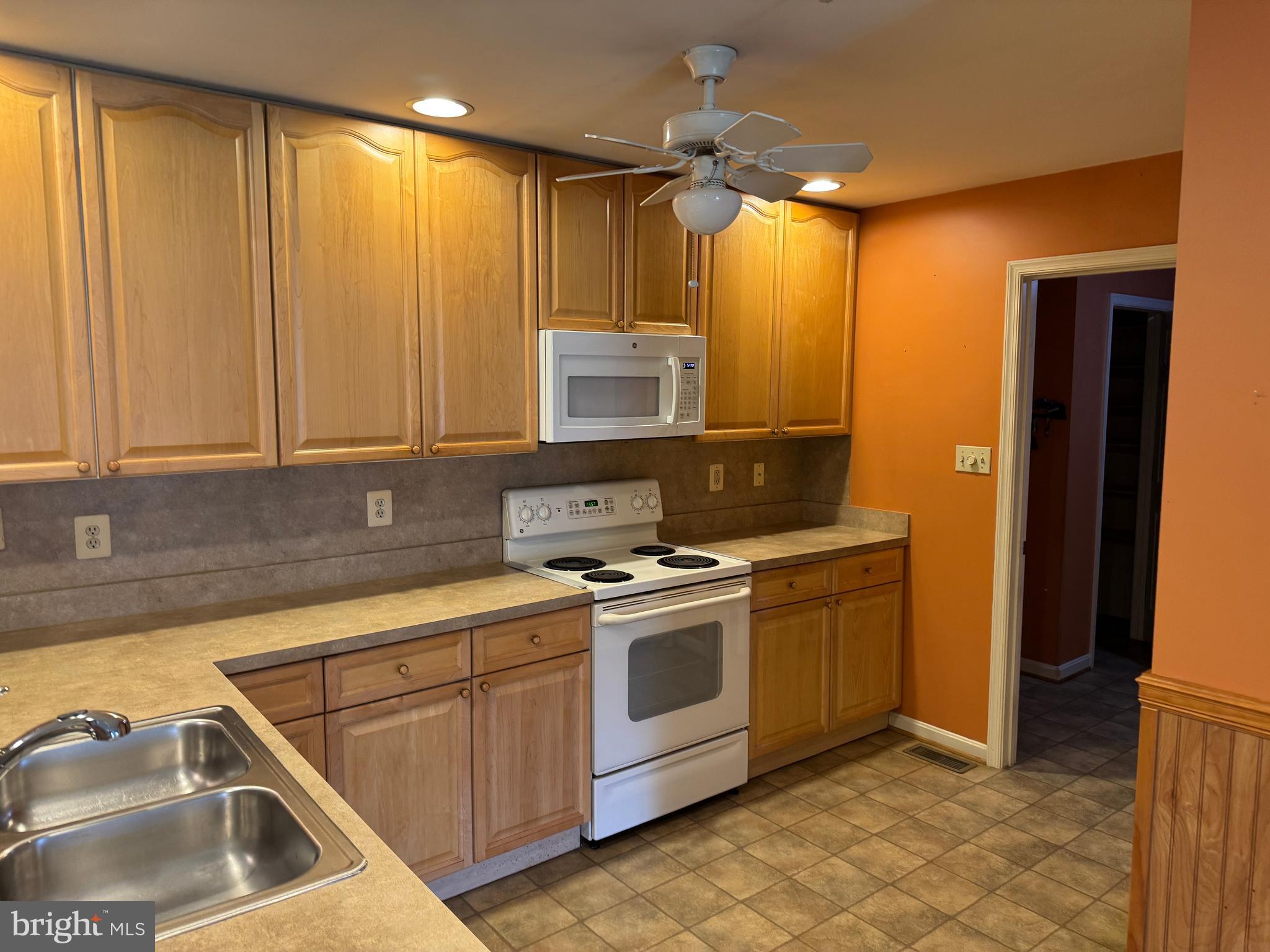 MOUNTAIN SHADOWS - Residential