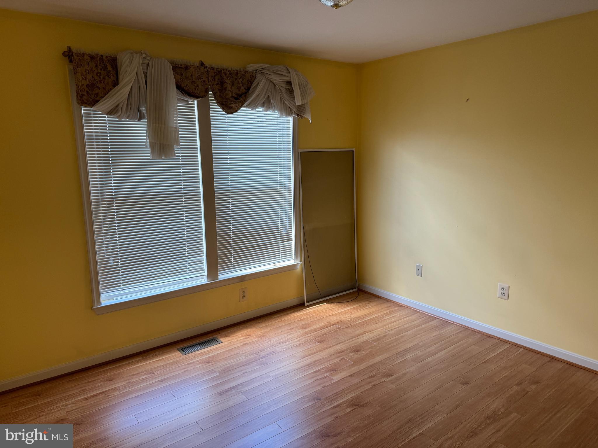 MOUNTAIN SHADOWS - Residential