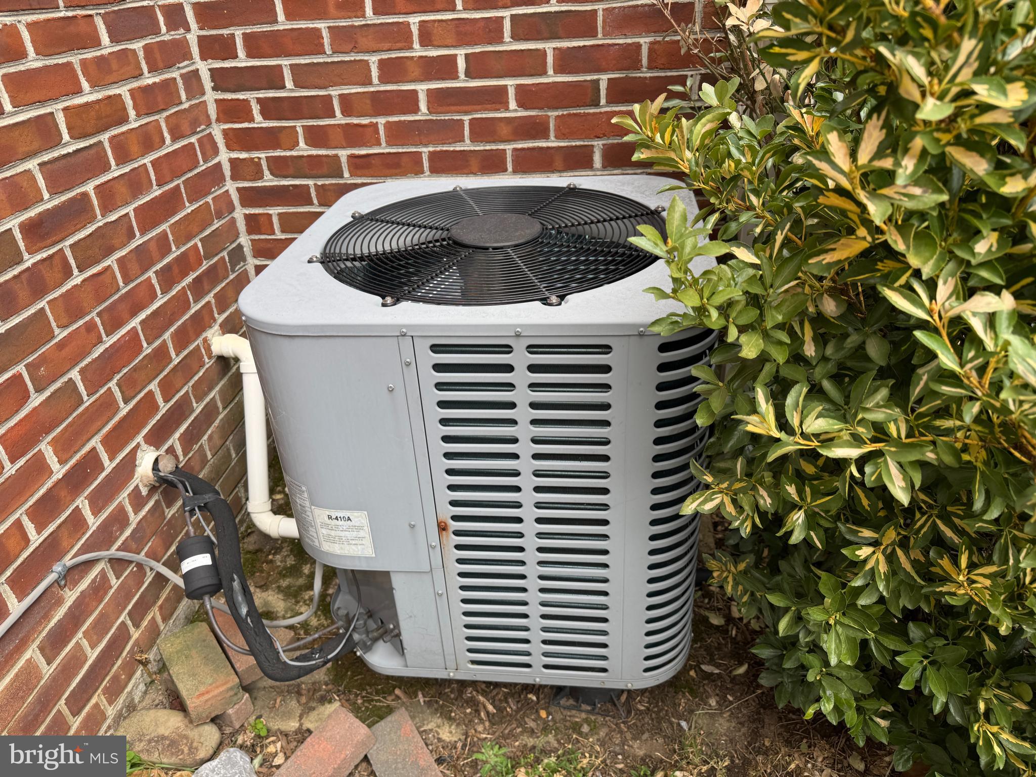 MOUNTAIN SHADOWS - Residential