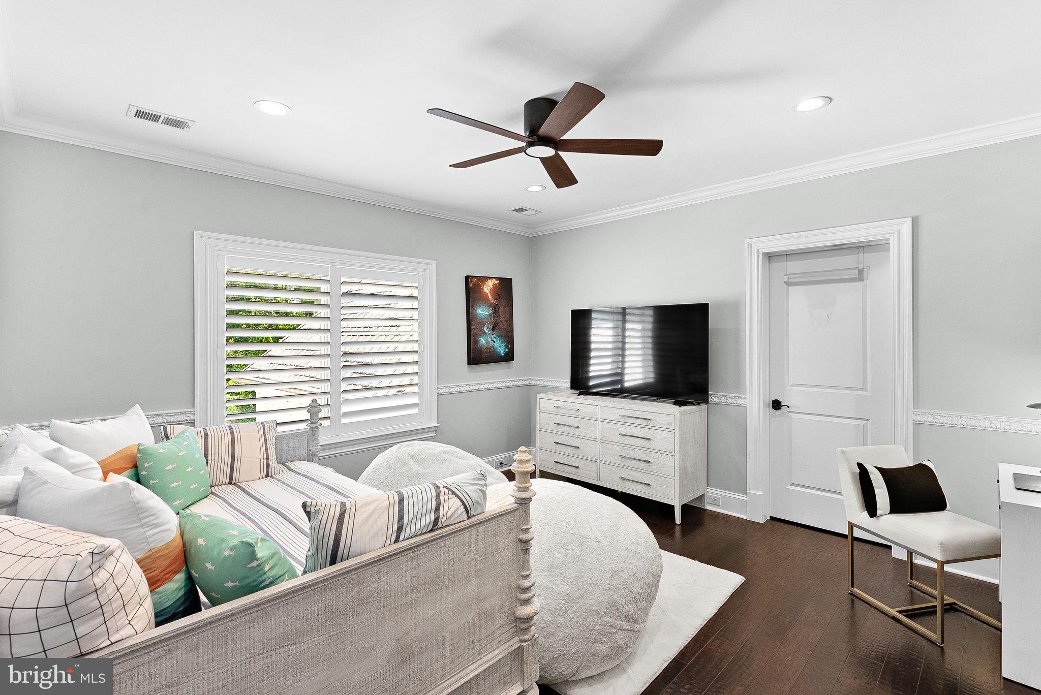 ESTATES @ CREIGHTON FARM - Residential