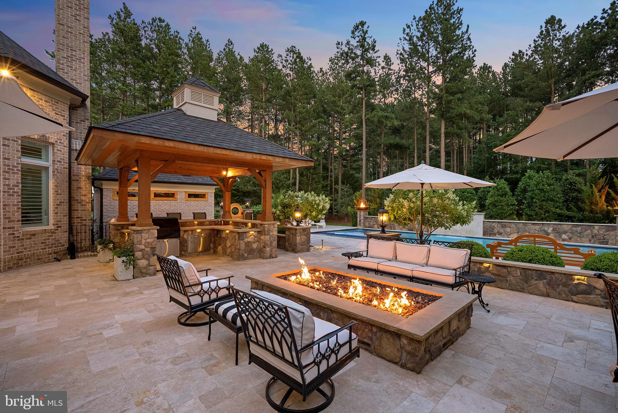 ESTATES @ CREIGHTON FARM - Residential