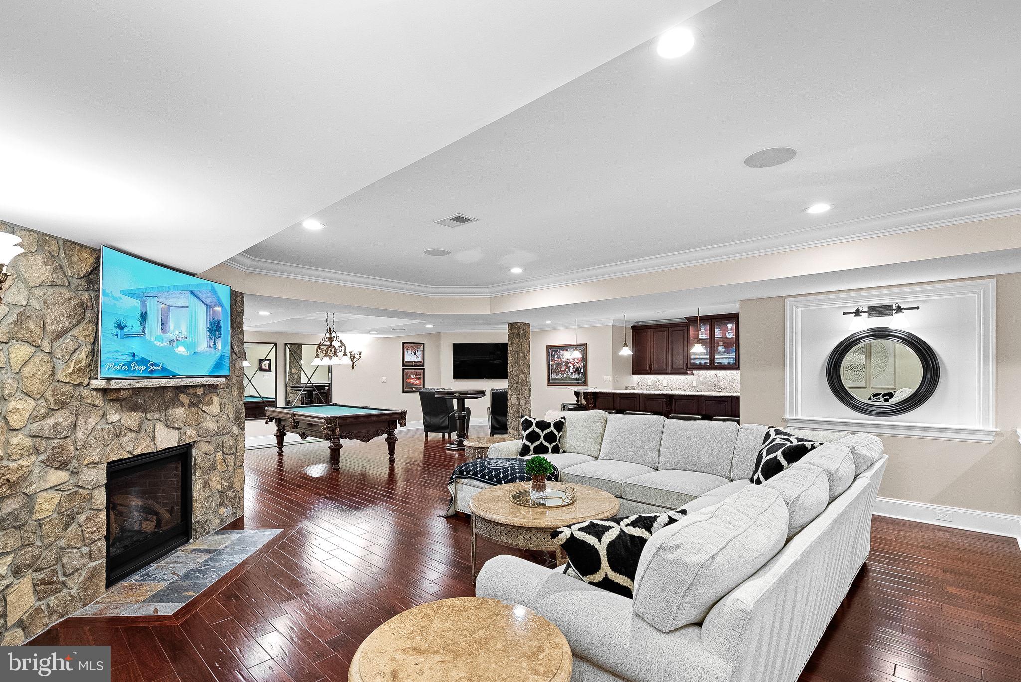 ESTATES @ CREIGHTON FARM - Residential