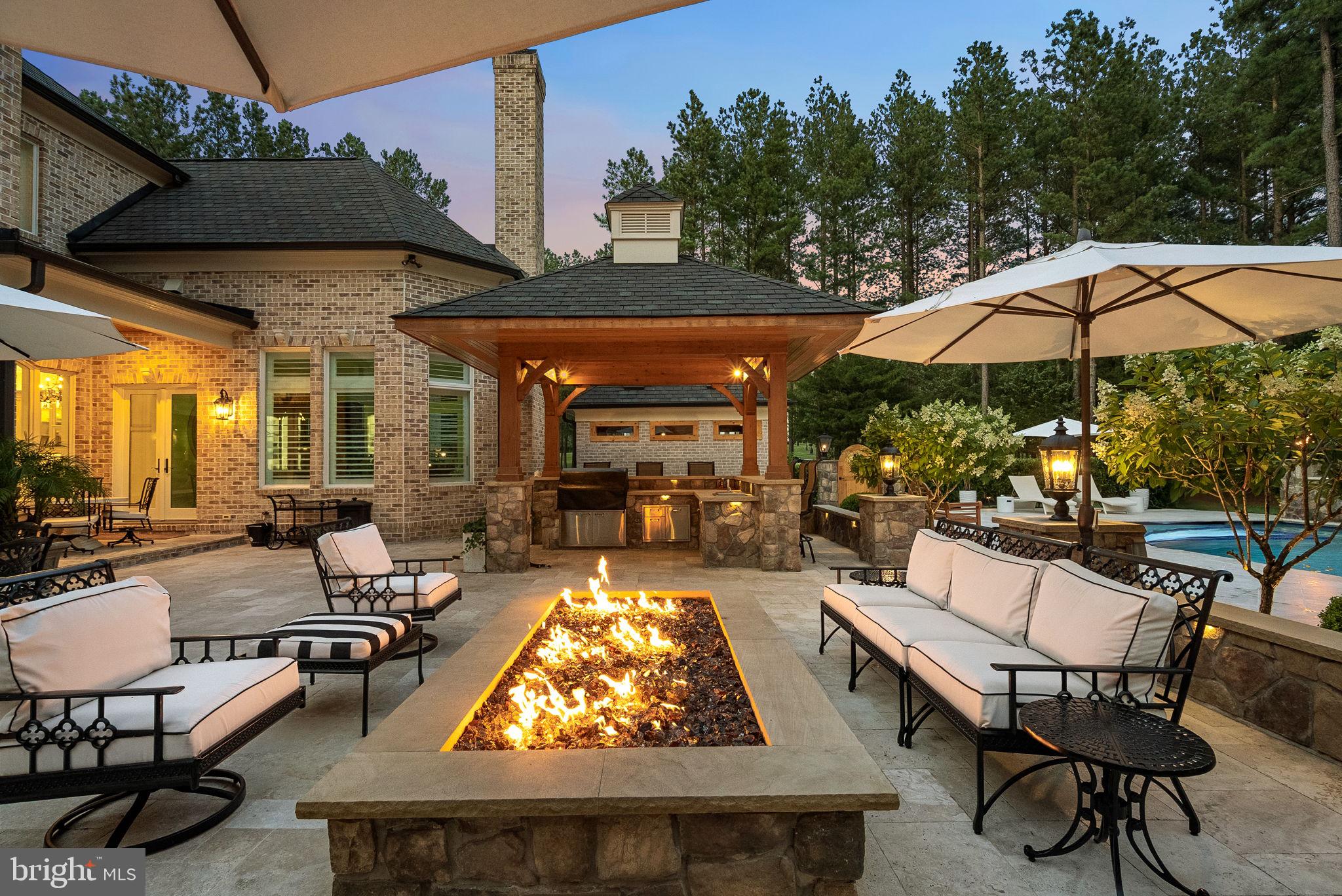 ESTATES @ CREIGHTON FARM - Residential