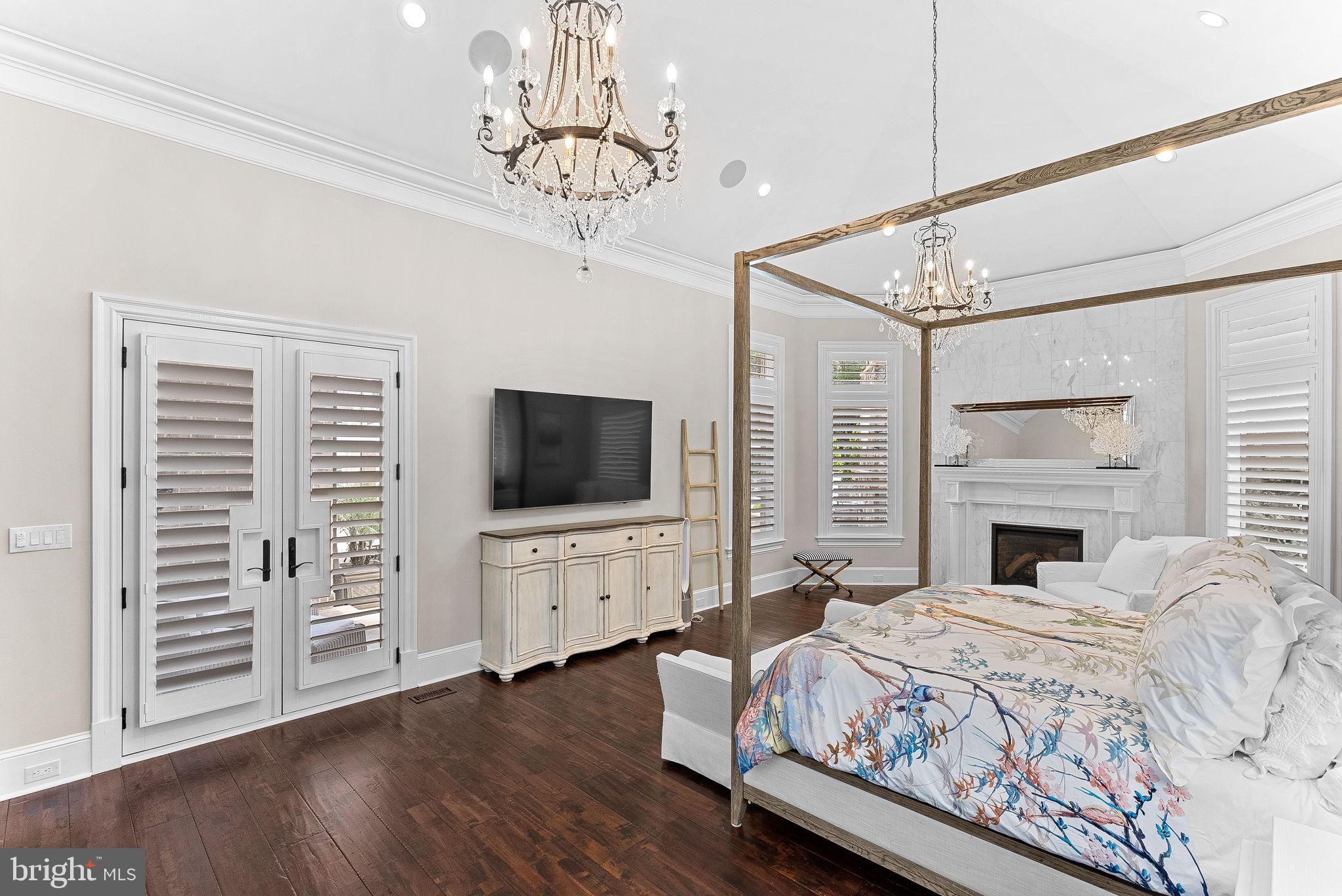 ESTATES @ CREIGHTON FARM - Residential