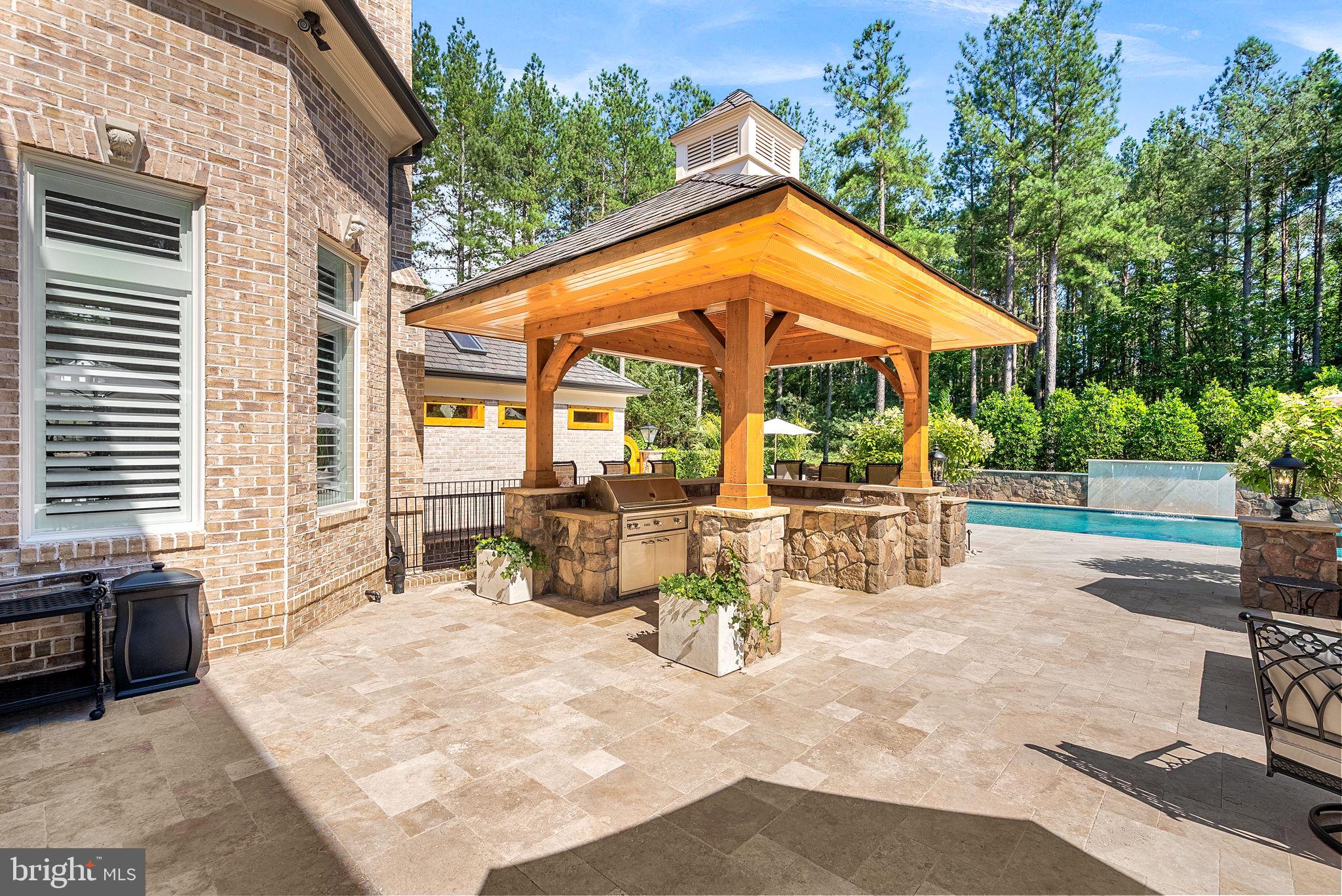 ESTATES @ CREIGHTON FARM - Residential