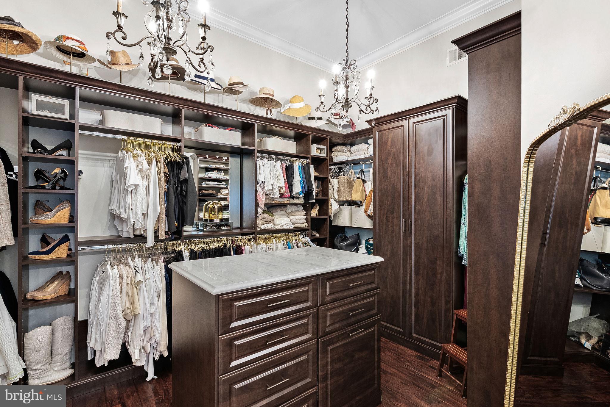 ESTATES @ CREIGHTON FARM - Residential