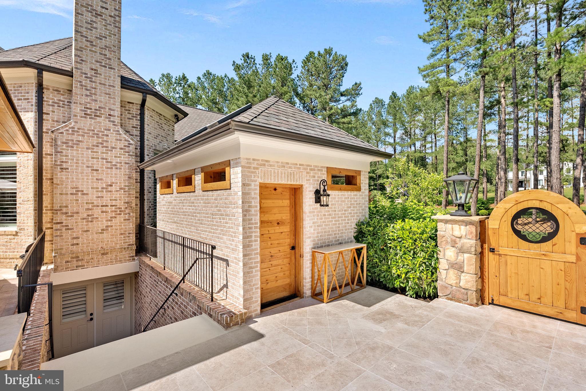 ESTATES @ CREIGHTON FARM - Residential