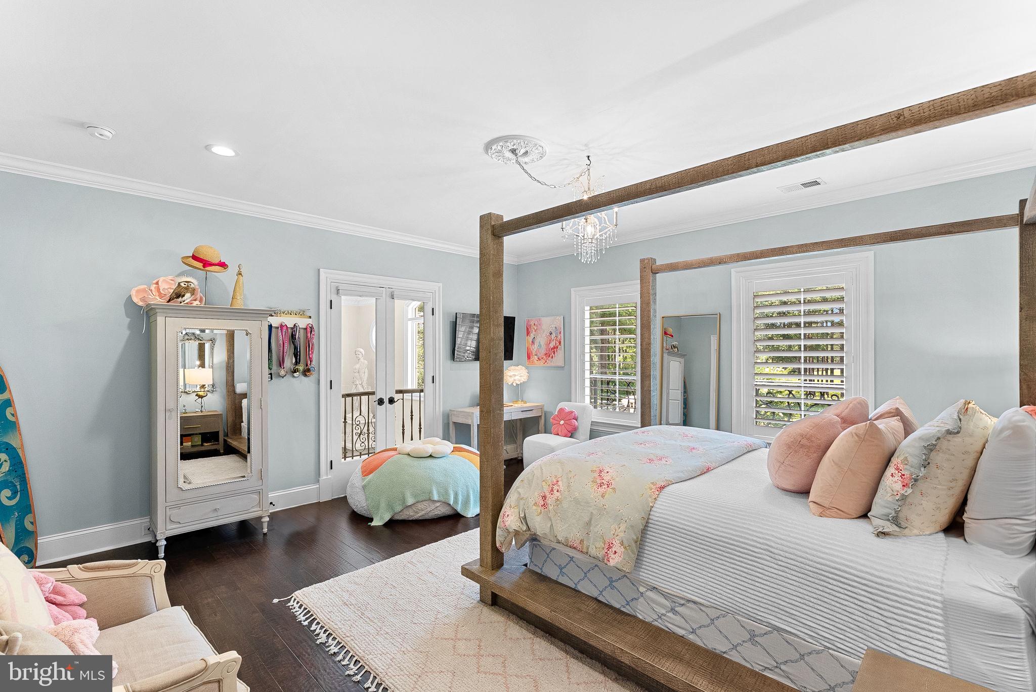 ESTATES @ CREIGHTON FARM - Residential