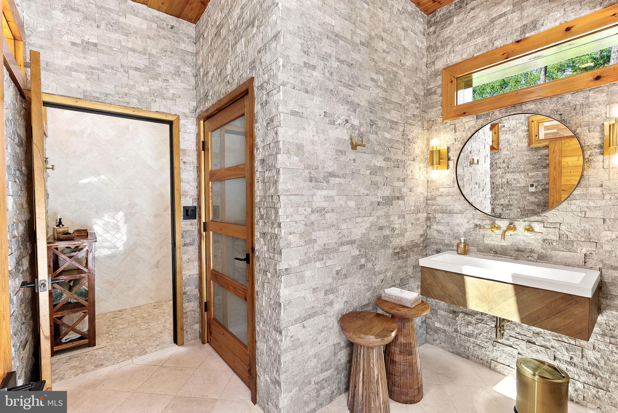 ESTATES @ CREIGHTON FARM - Residential