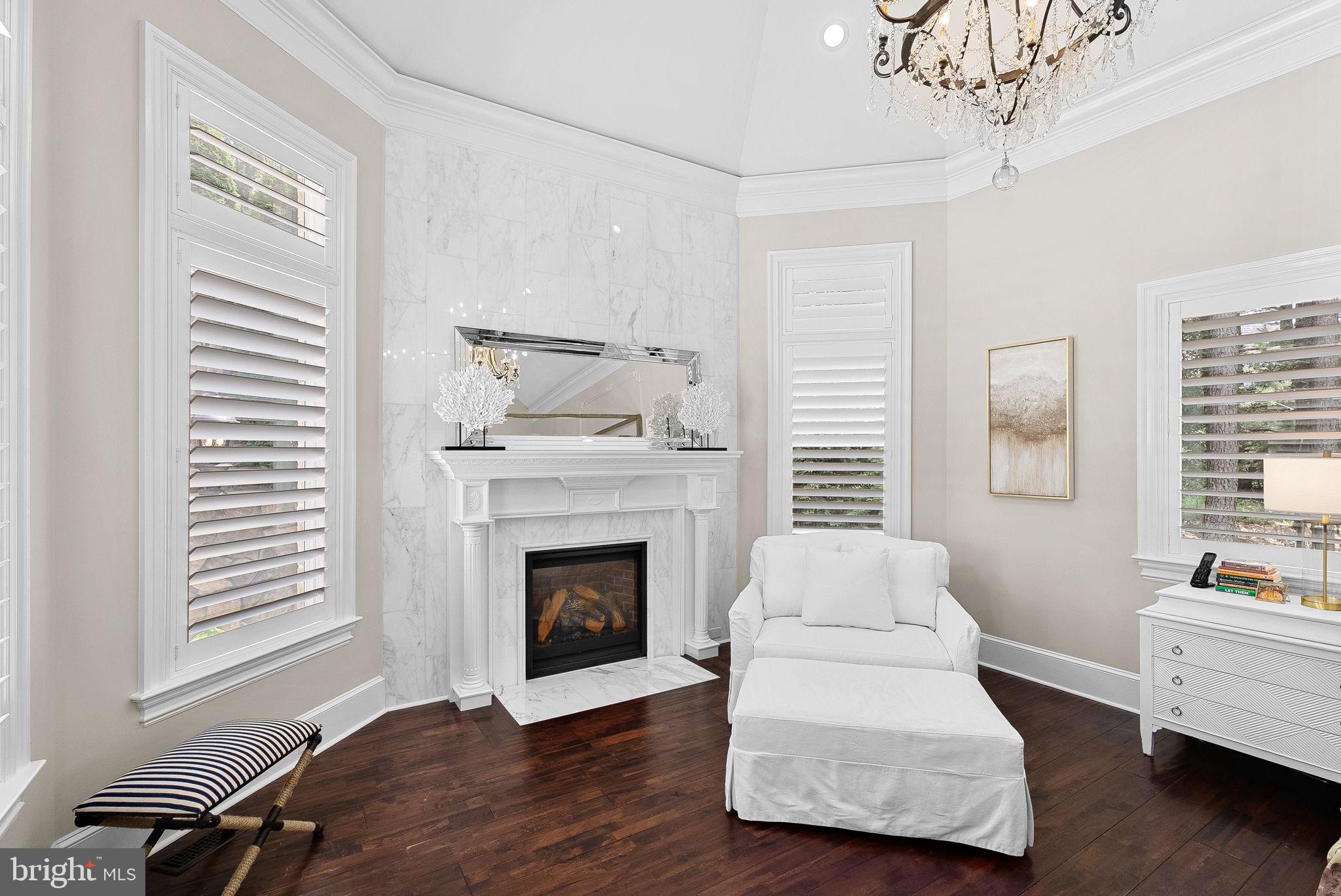 ESTATES @ CREIGHTON FARM - Residential