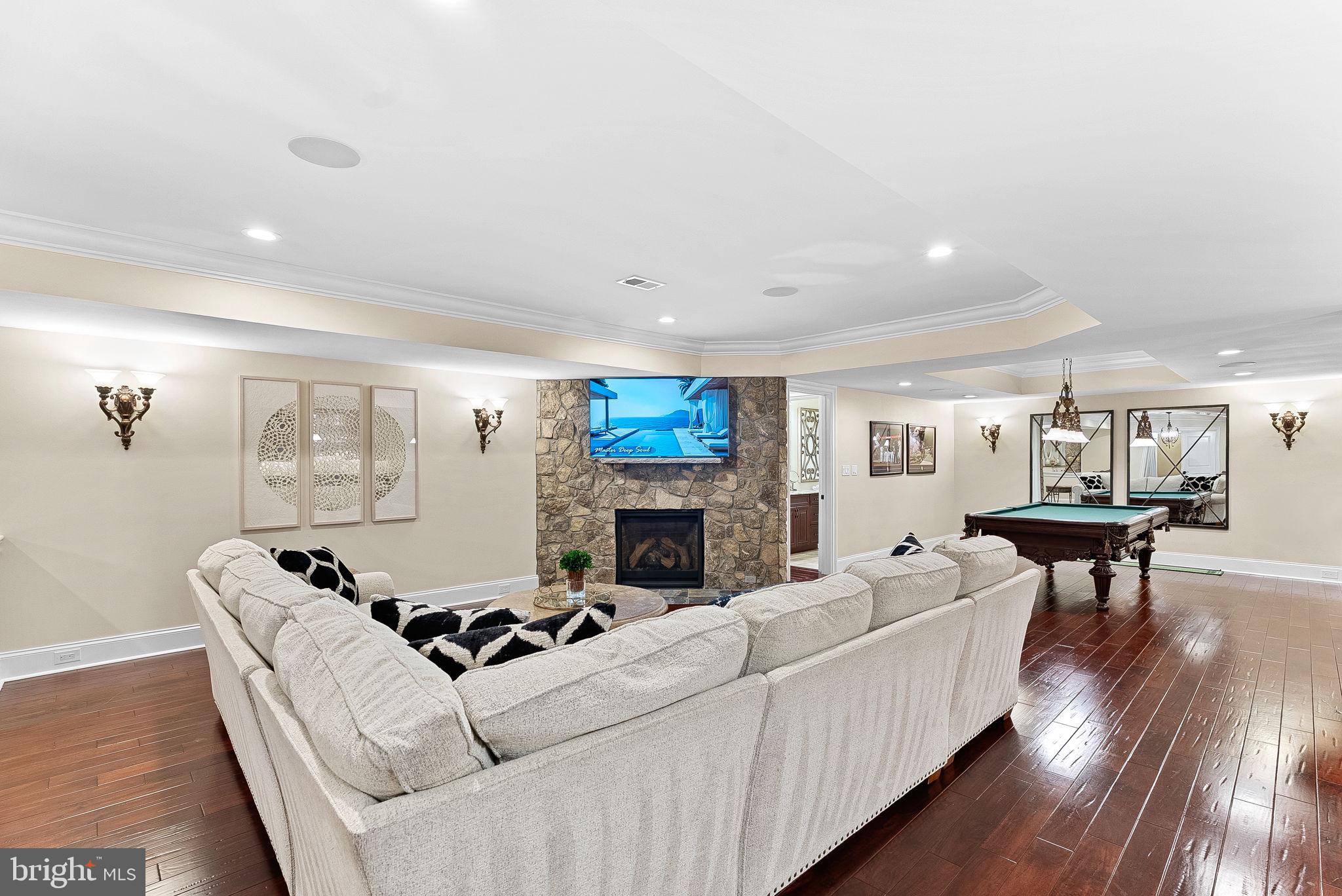 ESTATES @ CREIGHTON FARM - Residential