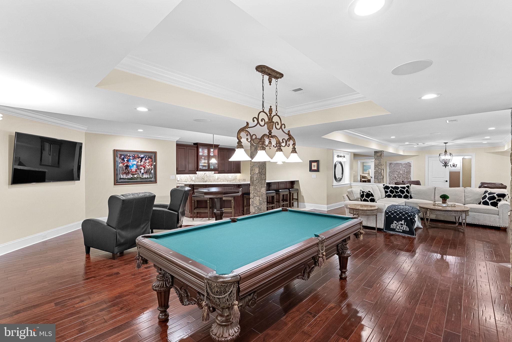 ESTATES @ CREIGHTON FARM - Residential