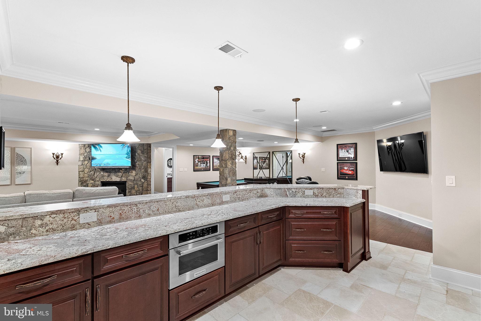 ESTATES @ CREIGHTON FARM - Residential