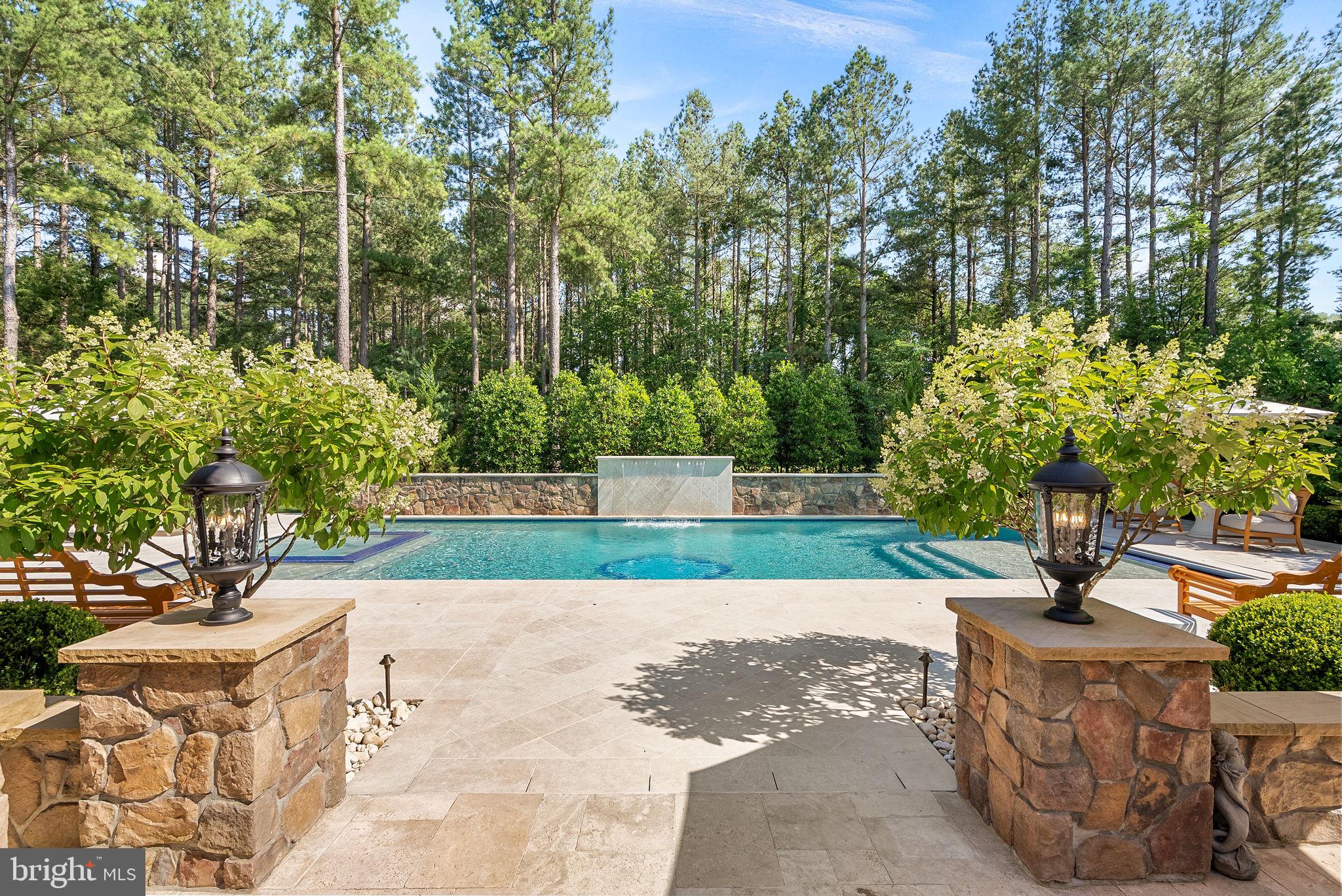 ESTATES @ CREIGHTON FARM - Residential