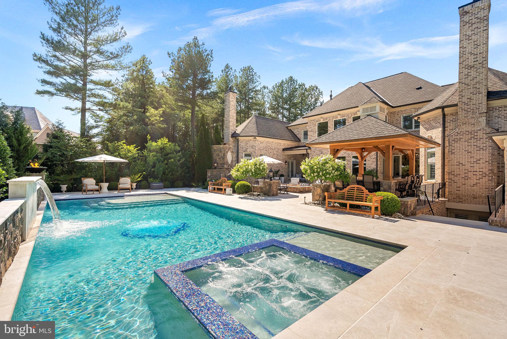 ESTATES @ CREIGHTON FARM - Residential