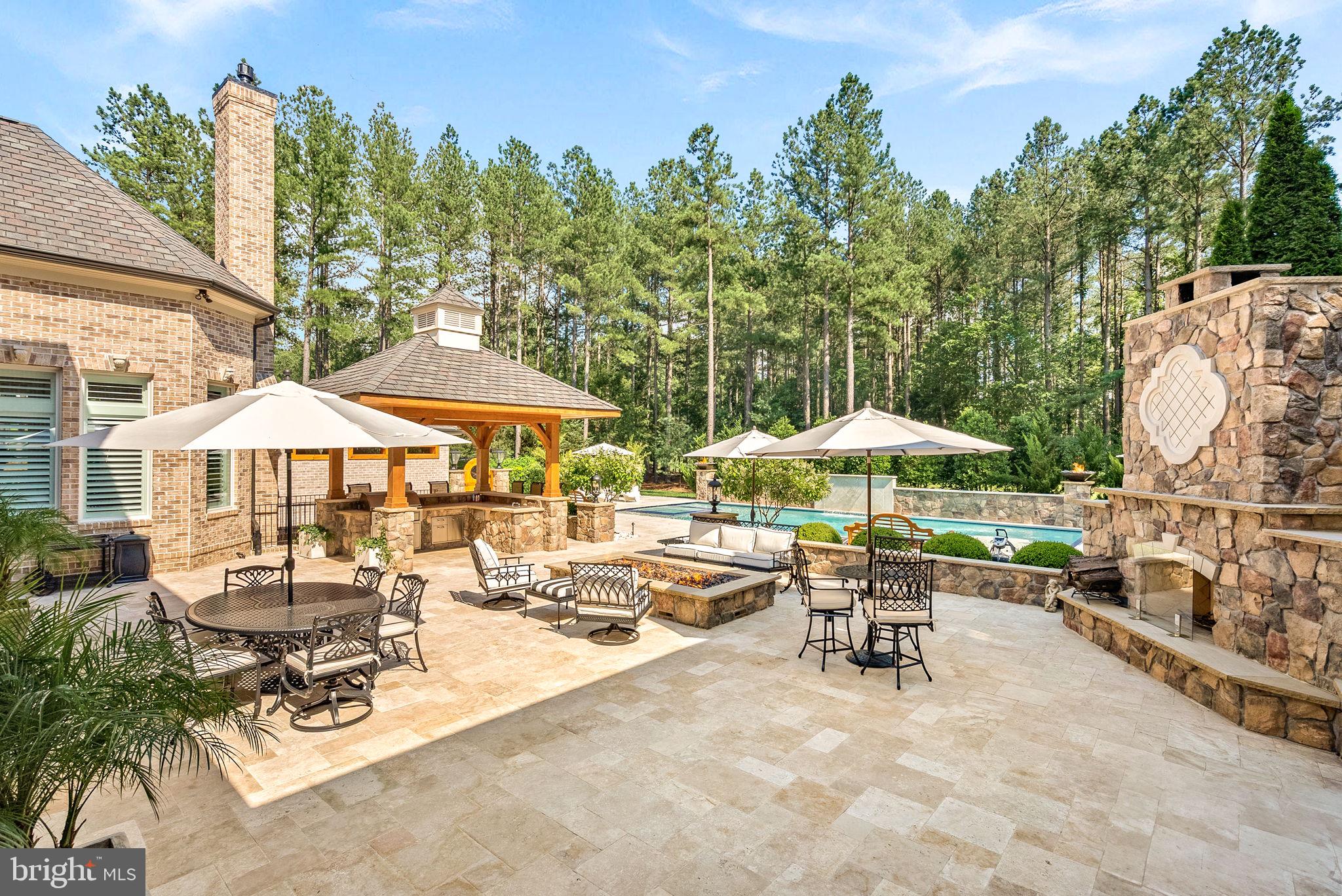 ESTATES @ CREIGHTON FARM - Residential