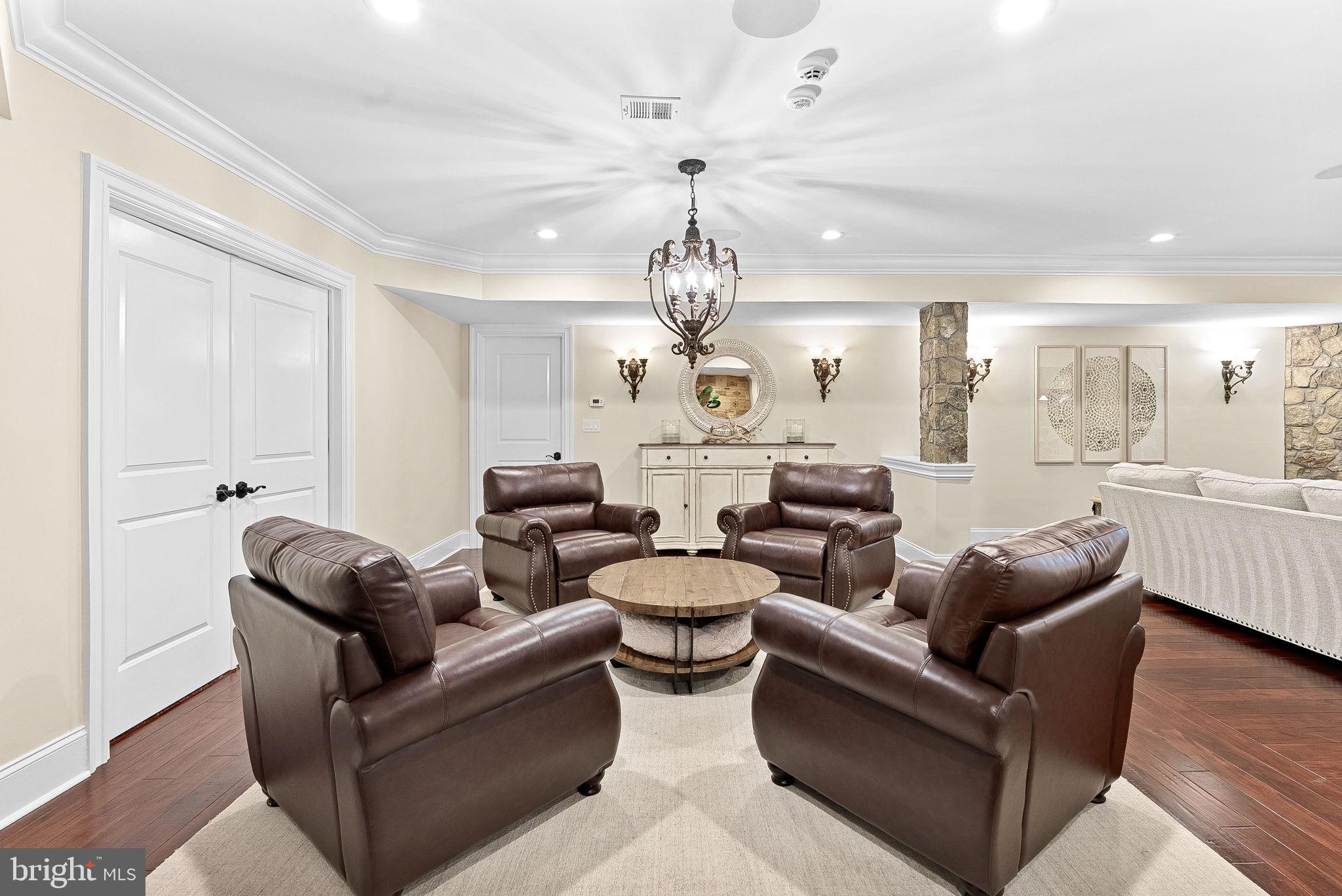 ESTATES @ CREIGHTON FARM - Residential