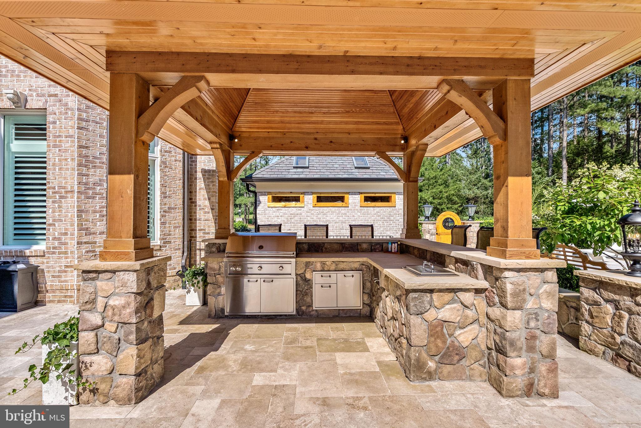 ESTATES @ CREIGHTON FARM - Residential