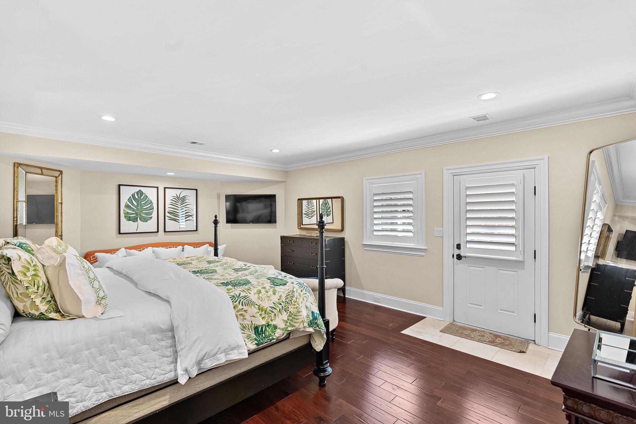 ESTATES @ CREIGHTON FARM - Residential