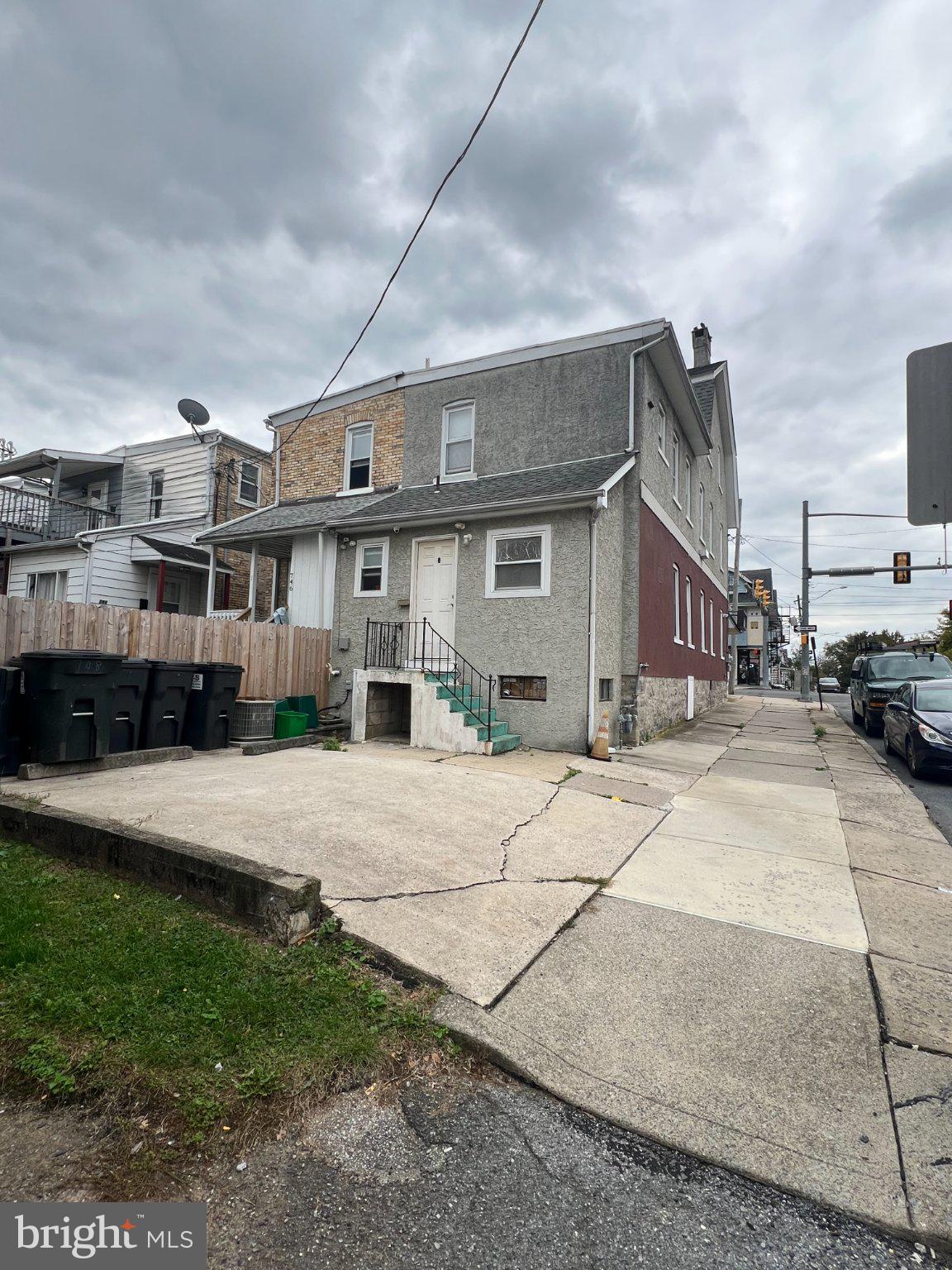 748 LINDEN STREET