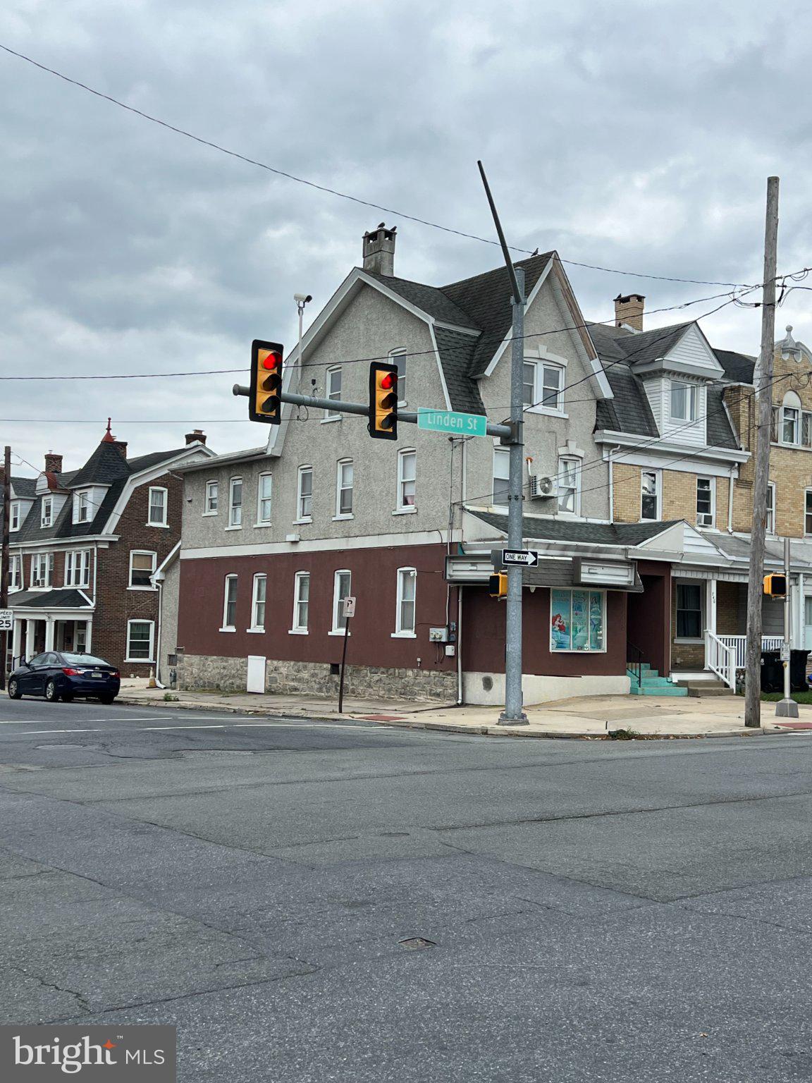 748 LINDEN STREET